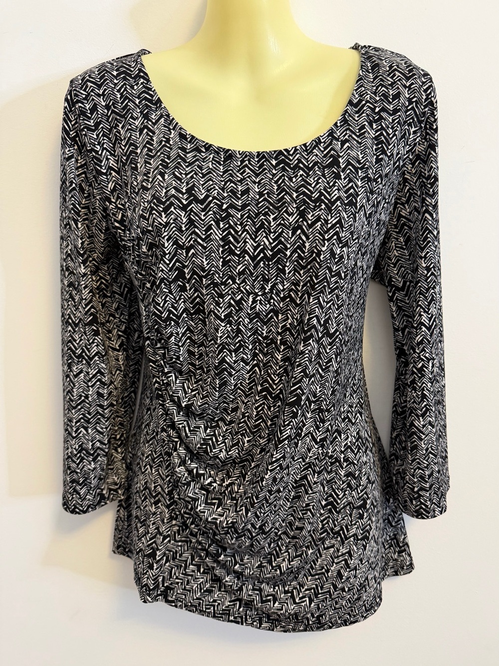 Peter Nygard Black and White Patterned Scoop Neck Top